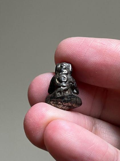 พระปิดตาแก่เงิน รูปที่ 2