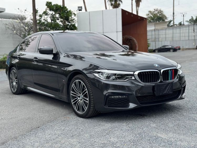 รถ BMW Series 5 530e สี เทา