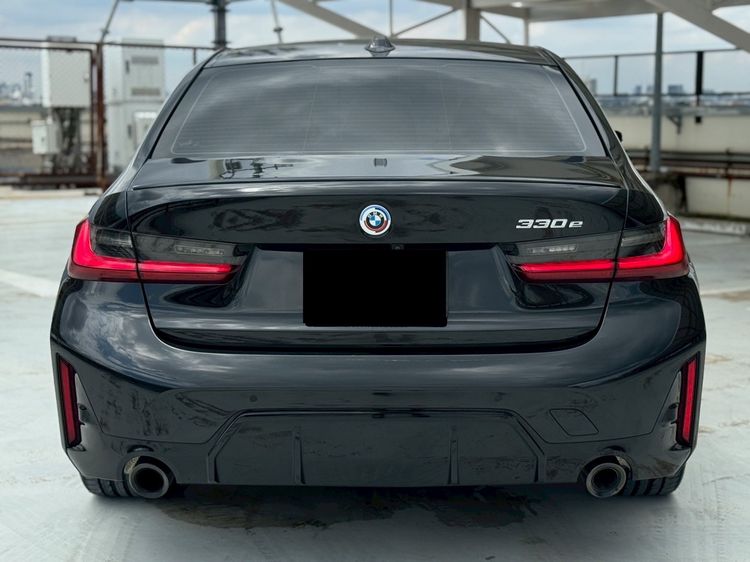 BMW Series 3 2022 330e Sedan ปลั๊กอินไฮบริด (PHEV) ไม่ติดแก๊ส เกียร์อัตโนมัติ ดำ รูปที่ 4