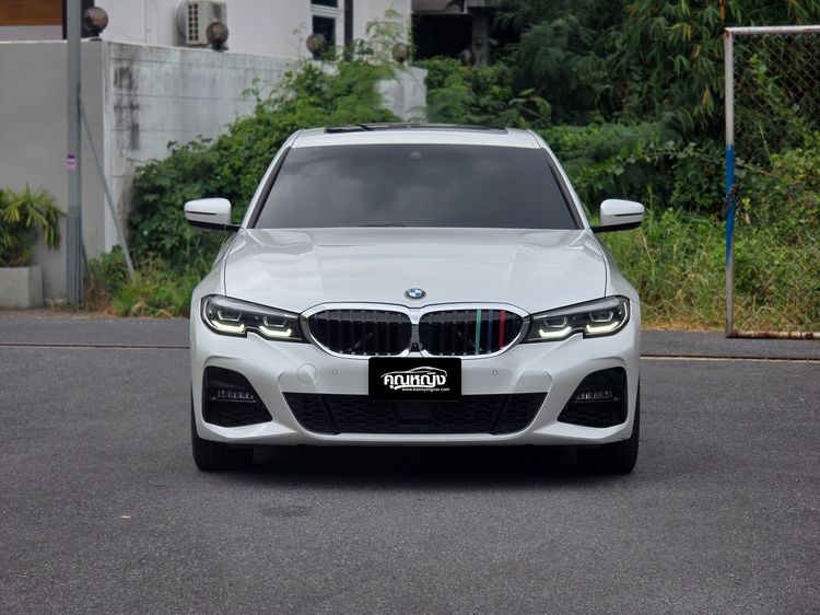 BMW Series 3 2021 330e Sedan ปลั๊กอินไฮบริด (PHEV) ไม่ติดแก๊ส เกียร์อัตโนมัติ ขาว รูปที่ 3