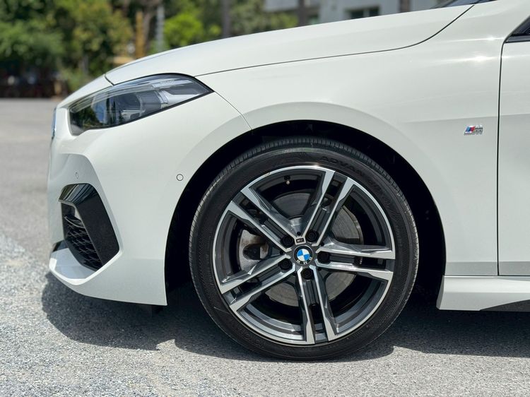 BMW Series 2 2021 220i Sedan เบนซิน ไม่ติดแก๊ส เกียร์อัตโนมัติ ขาว รูปที่ 3