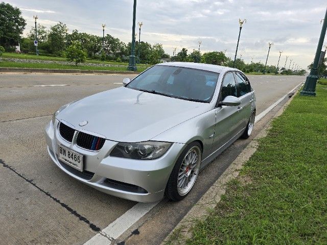 รถ BMW Series 3 320i สี บรอนซ์เงิน