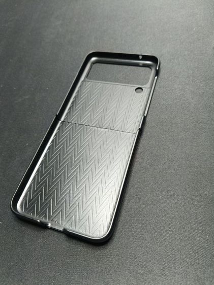 เคสโทรศัพท์มือถือลายคาร์บอนไฟเบอร์สีดำของ Prada สำหรับ Samsung Galaxy Z Flip 5 รูปที่ 7