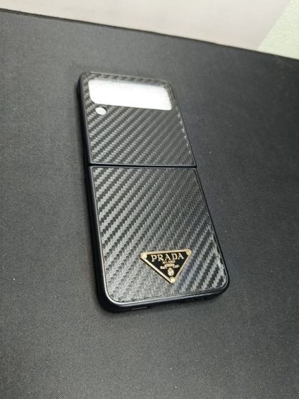 เคสโทรศัพท์มือถือลายคาร์บอนไฟเบอร์สีดำของ Prada สำหรับ Samsung Galaxy Z Flip 5 รูปที่ 4