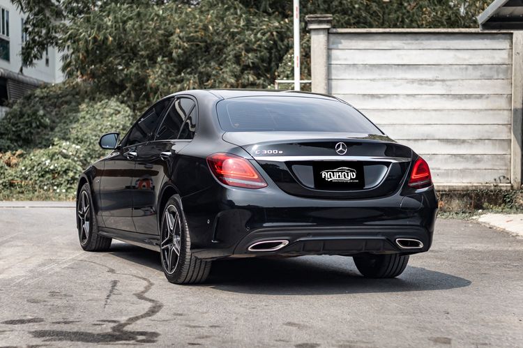 Mercedes-Benz C-Class 2020 C300 Sedan ปลั๊กอินไฮบริด (PHEV) ไม่ติดแก๊ส เกียร์อัตโนมัติ เทา รูปที่ 2