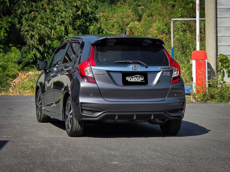 Honda Jazz 2017 1.5 RS i-VTEC Sedan เบนซิน ไม่ติดแก๊ส เกียร์อัตโนมัติ เทา รูปที่ 2