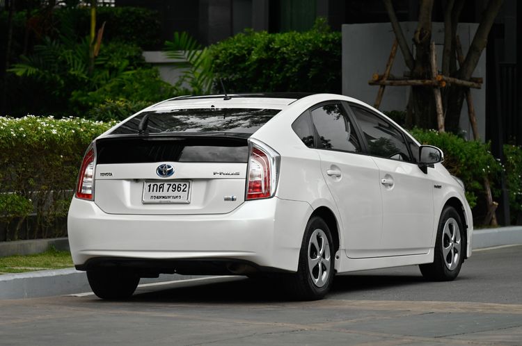 Toyota Prius 2013 1.8 Hybrid Top Option Grade Sedan ไฮบริด ไม่ติดแก๊ส เกียร์อัตโนมัติ ขาว รูปที่ 4