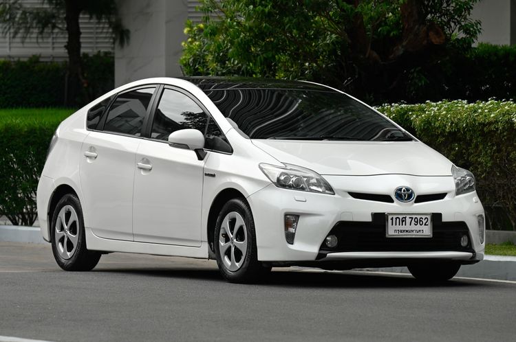 Toyota Prius 2013 1.8 Hybrid Top Option Grade Sedan ไฮบริด ไม่ติดแก๊ส เกียร์อัตโนมัติ ขาว รูปที่ 2