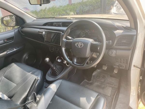 Toyota Hilux Revo 2018 2.4 J Pickup ดีเซล ไม่ติดแก๊ส เกียร์ธรรมดา ขาว รูปที่ 4