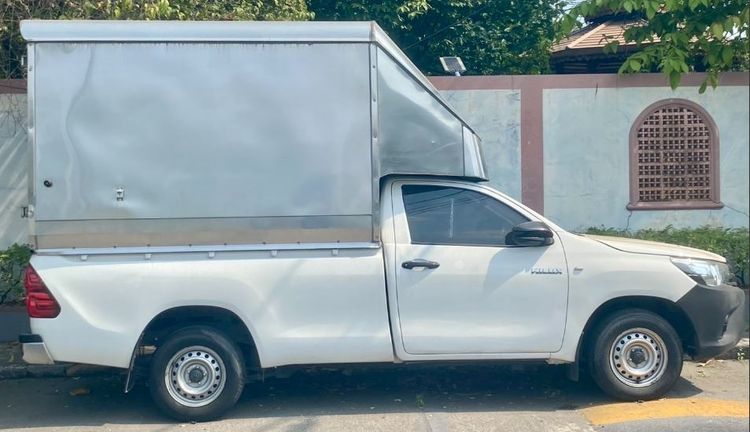 รถ Toyota Hilux Revo 2.4 J สี ขาว