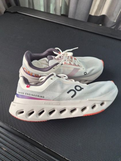 รองเท้า on cloud รูปที่ 2