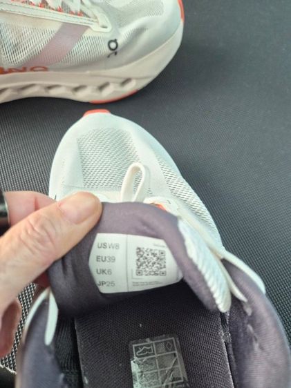 รองเท้า on cloud รูปที่ 4