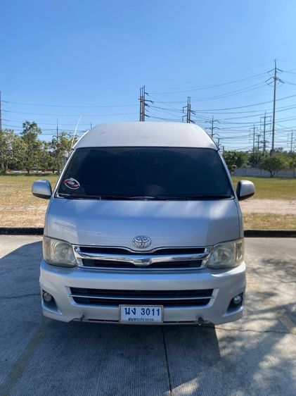 รถ Toyota Commuter 2.5 สี เทา