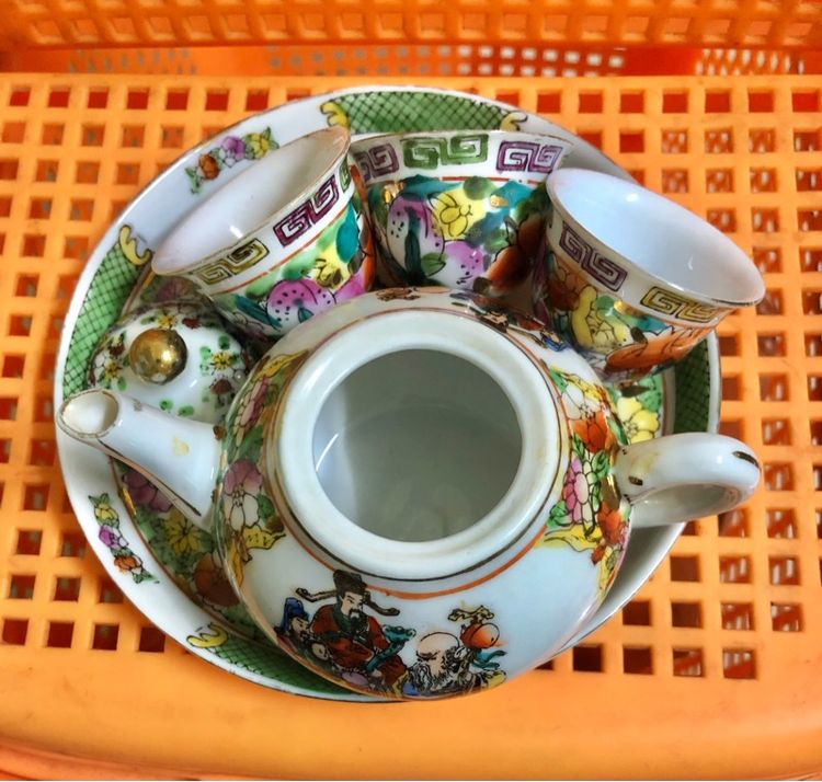 ชุดกาน้ำชา ลายฮกลกซิ่ว ของใหม่เก่าเก็บ สภาพดี ไม่มีแตกร้าว รูปที่ 3