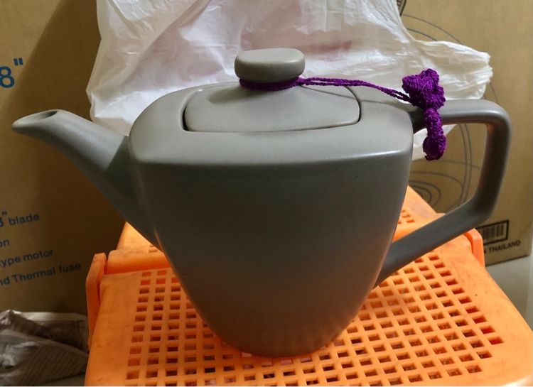 กาน้ำชาเซรามิก สีเทาเข้ม ทรงสวย ของใหม่ สภาพดี ไม่มีแตกร้าว