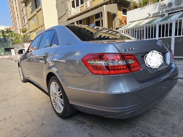 รถ Mercedes-Benz E-Class E250 สี เทา