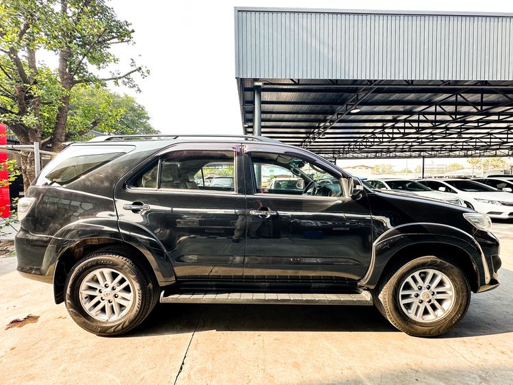 Toyota Fortuner 2014 2.5 V Utility-car ดีเซล เกียร์อัตโนมัติ ดำ รูปที่ 4