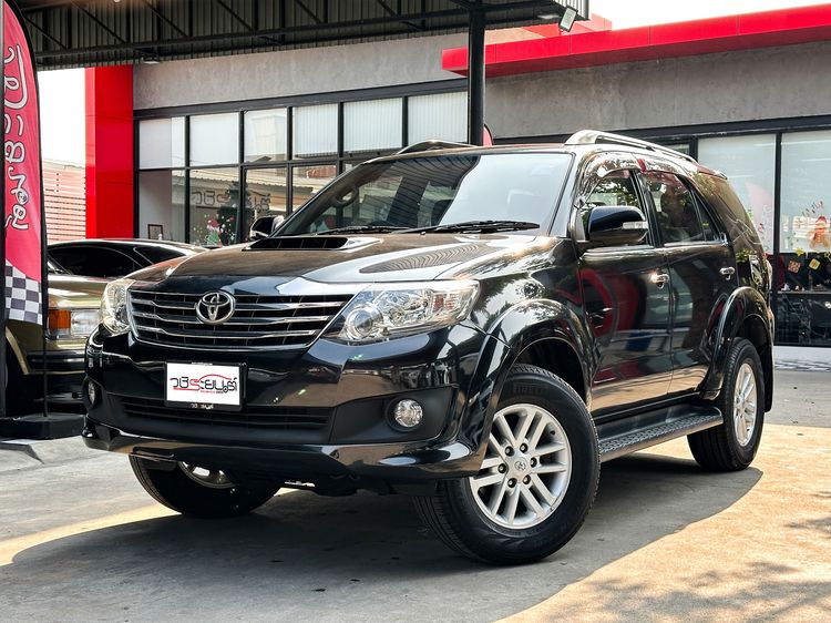 รถ Toyota Fortuner 2.5 V สี ดำ