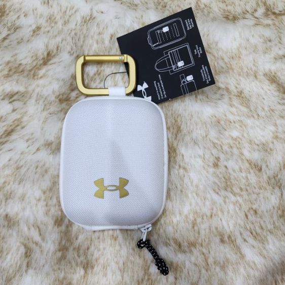 กระเป๋าเล็กพกพา Under Armour สีขาว ไม่เคยใช้งาน ใหม่ ไม่มีตำหนิ