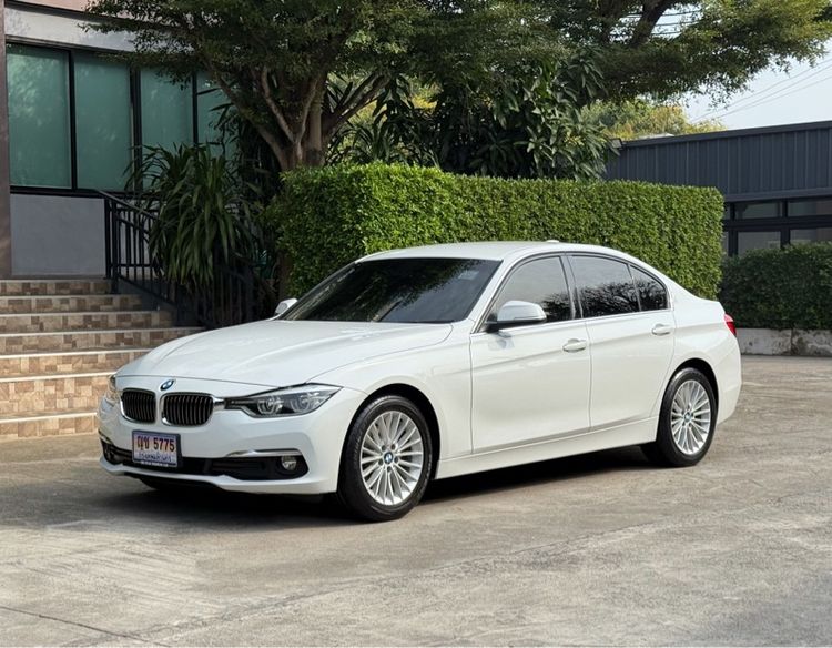 BMW Series 3 2018 320d Sedan ดีเซล ไม่ติดแก๊ส เกียร์อัตโนมัติ ขาว รูปที่ 4