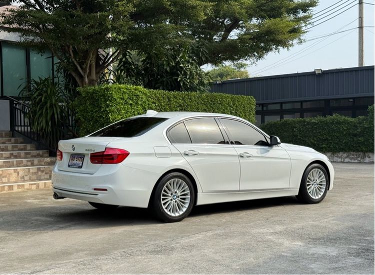 BMW Series 3 2018 320d Sedan ดีเซล ไม่ติดแก๊ส เกียร์อัตโนมัติ ขาว รูปที่ 3