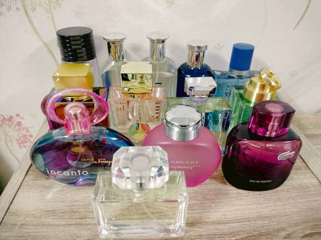 Sale น้ำหอมแบรนด์เนมแท้ สินค้ามีตำหนิเล็กน้อยเลยนำมาลดราคาพิเศษ 950 บาท มีอย่างละขวดหมดแล้วหมดเลยนะคะ
