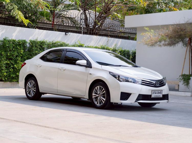 รถ Toyota Altis 1.8 E สี ขาว