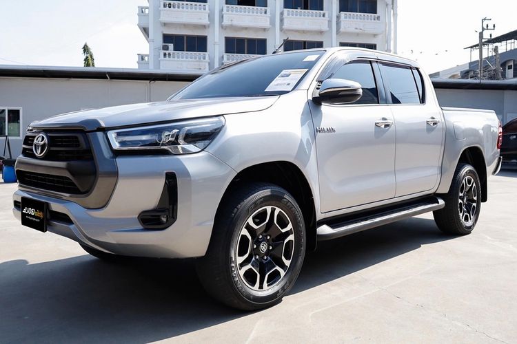 รถ Toyota Hilux Revo Double Cab 2.4 Mid Prerunner สี บรอนซ์เงิน