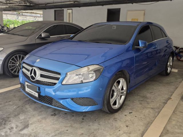 รถ Mercedes-Benz A-Class A180 สี น้ำเงิน