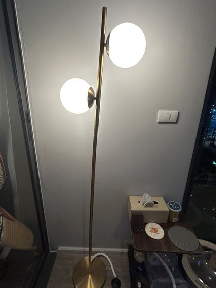 โคมไฟแบบยืนพื้น 