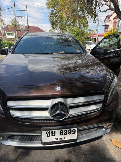รถ Mercedes-Benz GLA-Class GLA200 สี น้ำตาล