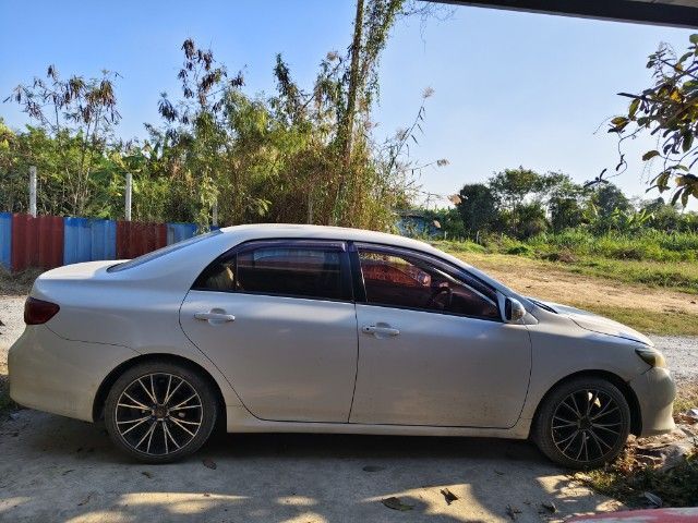 รถ Toyota Altis 1.6 E สี ขาว