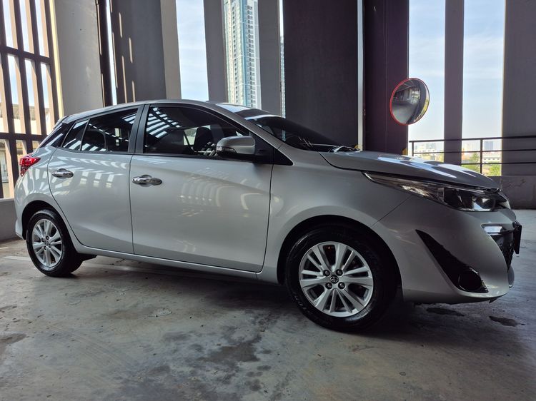Toyota Yaris 2017 1.2 G Plus Sedan เบนซิน ไม่ติดแก๊ส เบจ รูปที่ 3