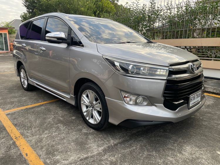 Toyota Innova 2017 2.8 Crysta V Sedan ดีเซล เกียร์อัตโนมัติ บรอนซ์เงิน รูปที่ 3