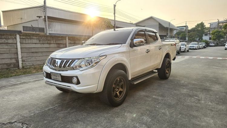 Mitsubishi Triton 2016 2.4 Plus Pickup ดีเซล ไม่ติดแก๊ส เกียร์ธรรมดา ขาว รูปที่ 2