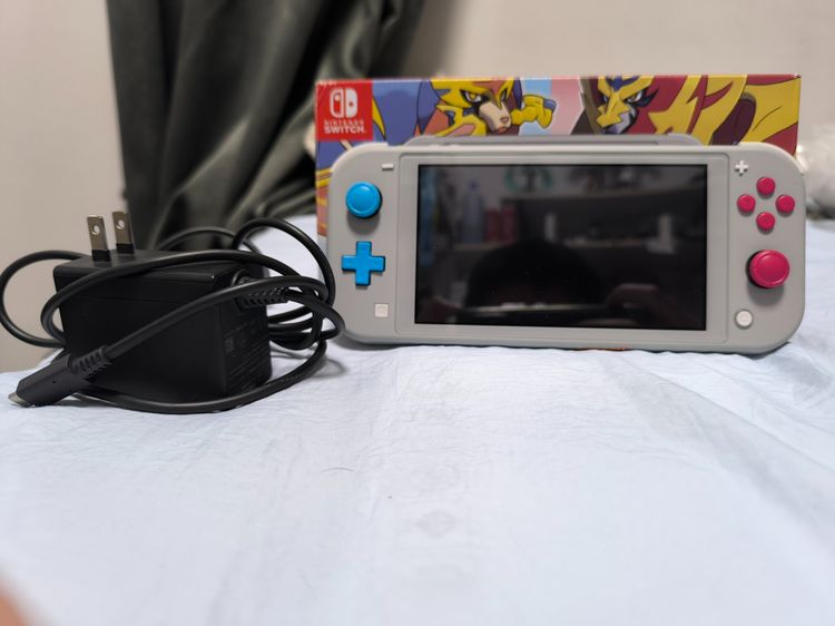 เครื่องเกมส์นินเทนโด เชื่อมต่อไร้สายไม่ได้ (สินค้ามือสอง โปรดอ่านรายละเอียดก่อนสั่งทุกครั้ง) Nintendo Switch lite Pokemon โปเกมอน zacian and zamazenta edition