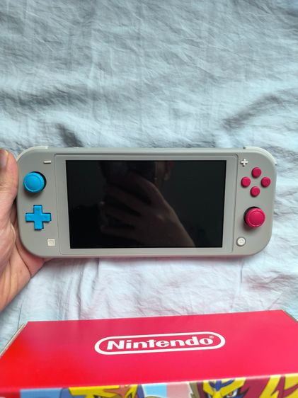 (สินค้ามือสอง โปรดอ่านรายละเอียดก่อนสั่งทุกครั้ง) Nintendo Switch lite Pokemon โปเกมอน zacian and zamazenta edition รูปที่ 2