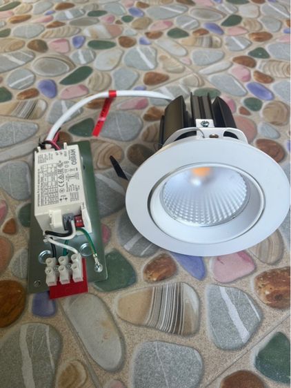 โคมไฟดาวไลท์ LED แบบฝั่งฝ้า