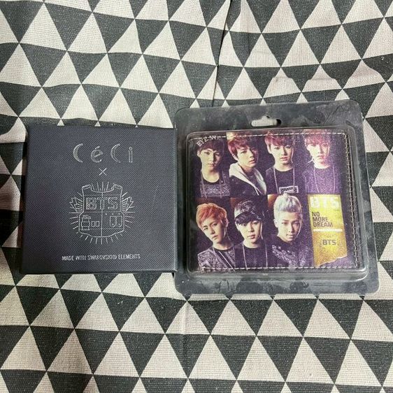 ของสะสม bts ขายคู่ 550฿