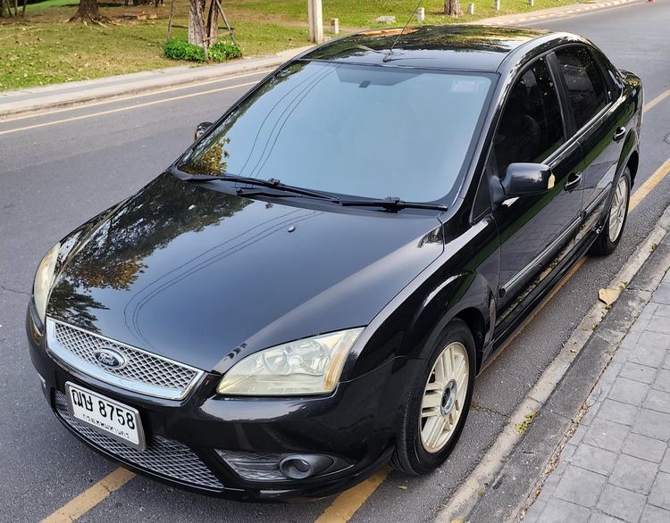 รถ Ford Focus 2.0 Ghia สี ดำ