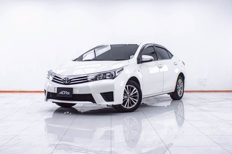 Toyota Altis 2016 1.8 E Sedan เบนซิน ไม่ติดแก๊ส เกียร์อัตโนมัติ ขาว