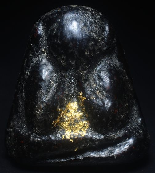 พระปิดตาหลวงพ่อแก้ว พิมพ์หลังแบบ จุ่มลักปิดทองครับ