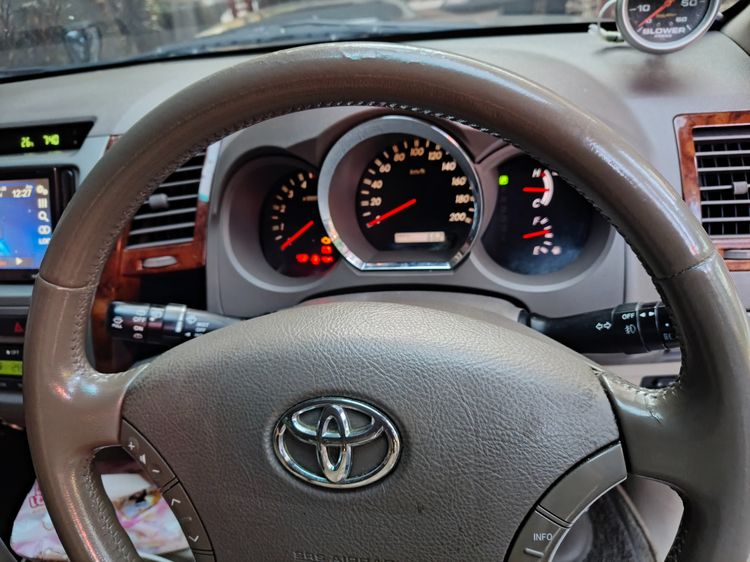 Toyota Fortuner 2005 3.0 V 4WD Utility-car ดีเซล เกียร์อัตโนมัติ ดำ รูปที่ 3