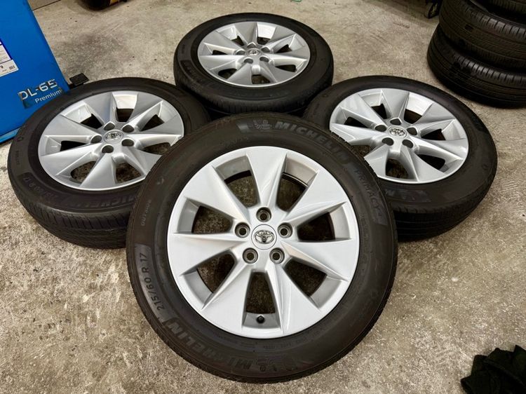 ล้อแม็ก TOYOTA ALPHARD ขอบ 17” ยาง MICHELIN 215-60R17 ปี 20 ดอกยางสวย รูปที่ 3