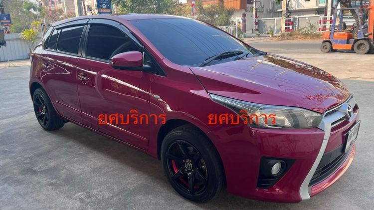 รถ Toyota Yaris 1.2 E สี แดง