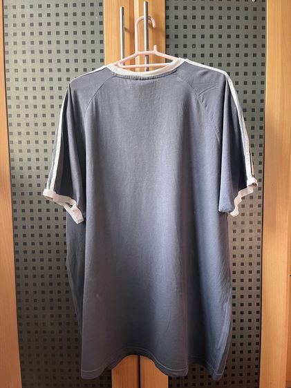 เสื้อยืดแขนสั้น Adidas Adicolor Classics 3-Stripes สีฟ้าเฉดไปทางม่วง 2XL (มือสอง) รูปที่ 2