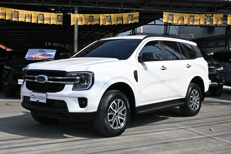 รถ Ford Everest 2.0 Trend สี ขาว