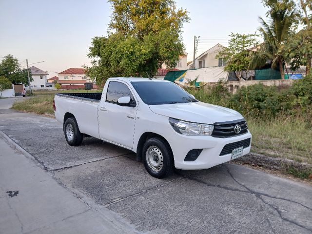 รถ Toyota Hilux Revo 2.4 J Plus สี ขาว