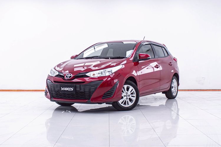 รถ Toyota Yaris 1.2 E สี แดง