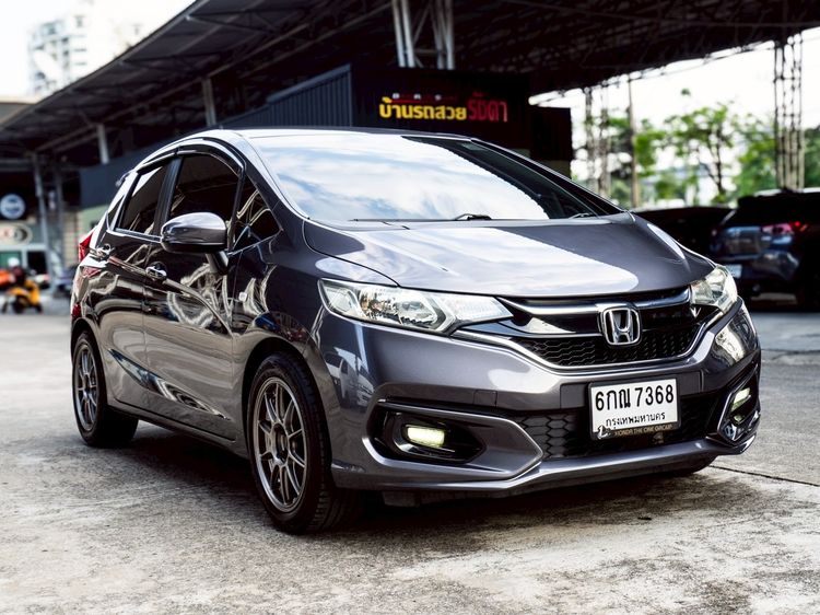 รถ Honda Jazz 1.5 V สี เทา